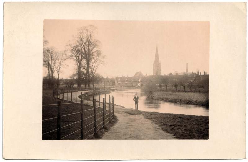 The front of an old postcard. The postcard is of Abingdon: St. Helen's from the Bridge
