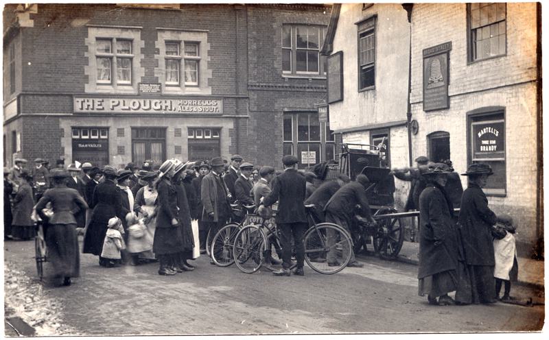 The front of an old postcard. The postcard is of Abingdon: Town Centre Streets